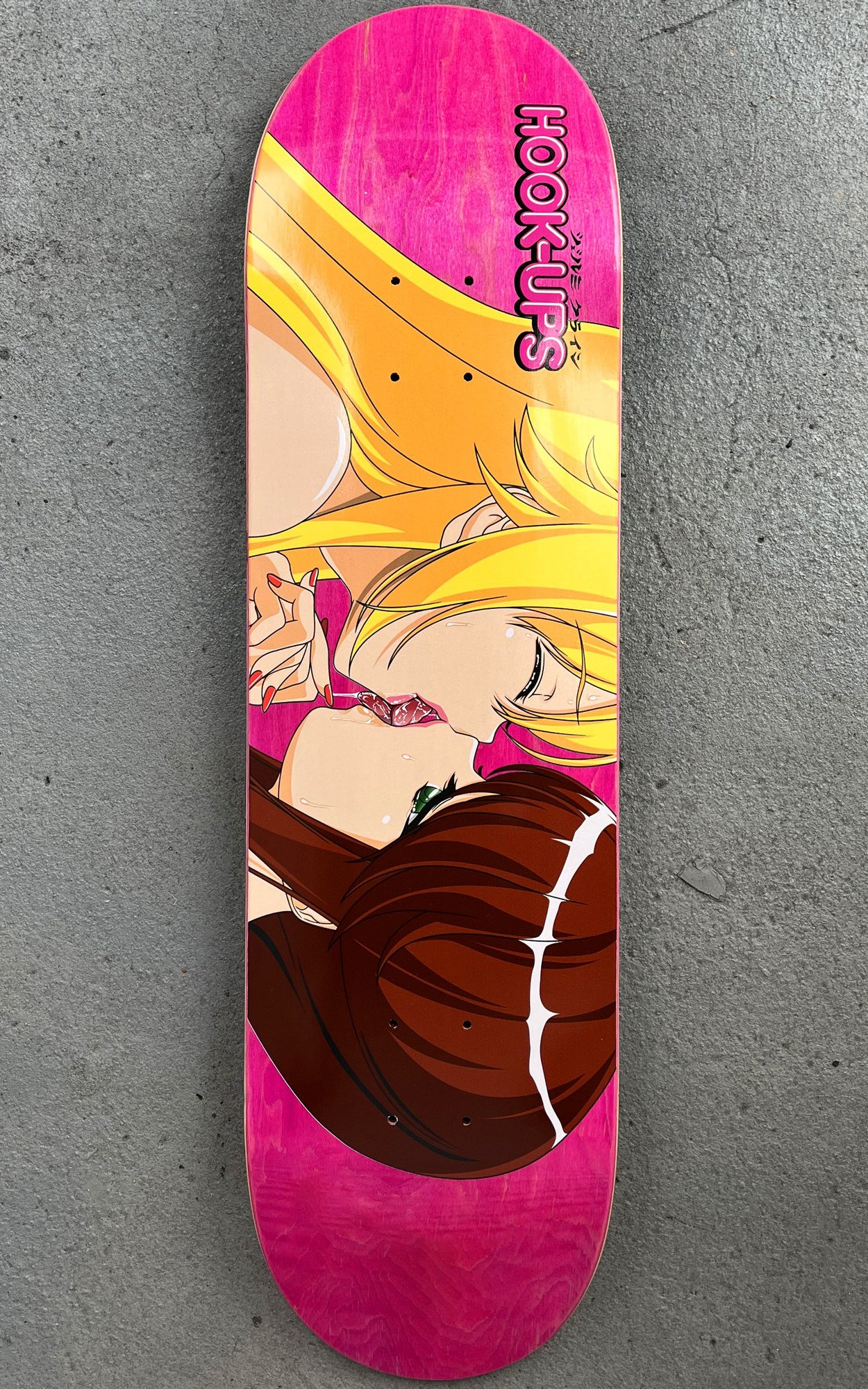 Hook-Ups Kissing Girls deck