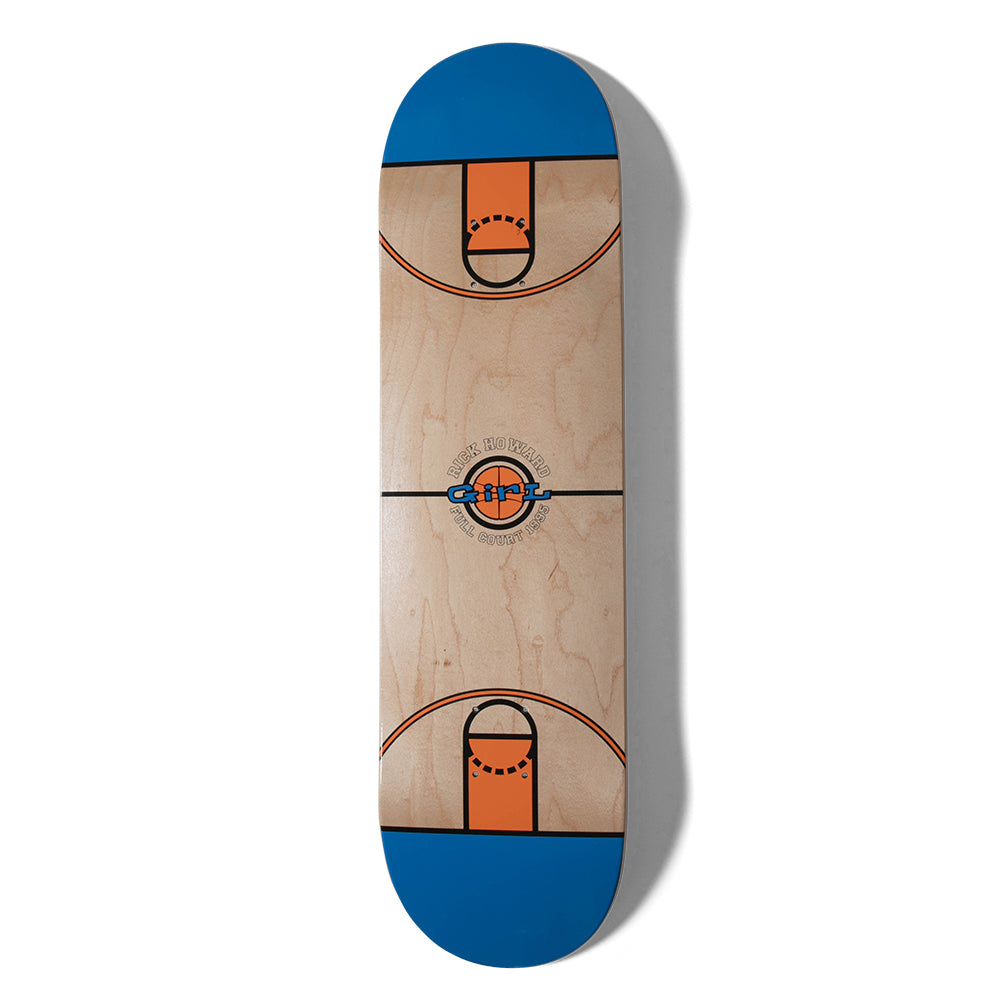 Girl Howard Full Court Twin Tip skateboard deck: A basketball court layout printed on natural wood, with orange keys and three-point arcs at each end and blue tips. A centre circle holds the Girl logo with Rick Howard and Full Court text around it.