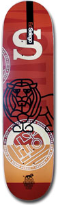 Habitat Selego Fundamental skateboard deck: A black outline lion sits over a large white letter S and round stamp-like seals on a red to orange gradient deck. A vertical black label reads En Selego, and a small lion crest is at the tail.