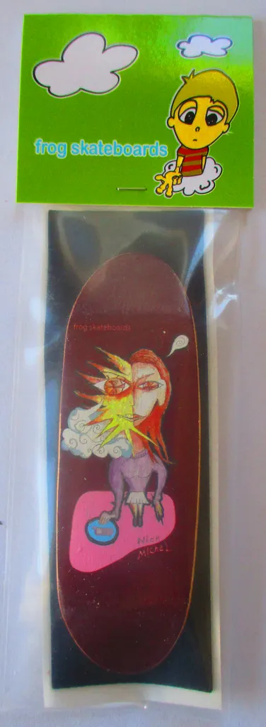 Frog Nick Distraction Fingerboard - Egg Shape deck